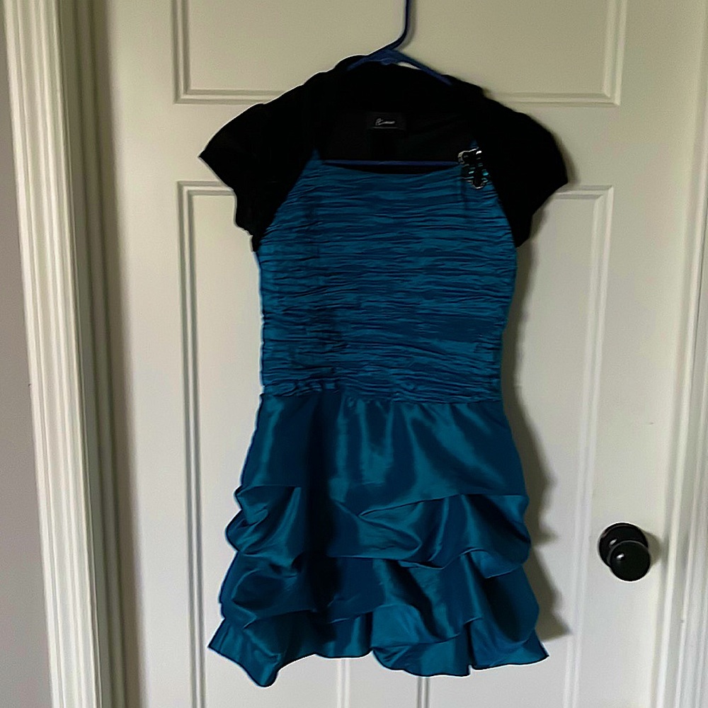 Girls formal Navy blue dress, in almost perfect condition.